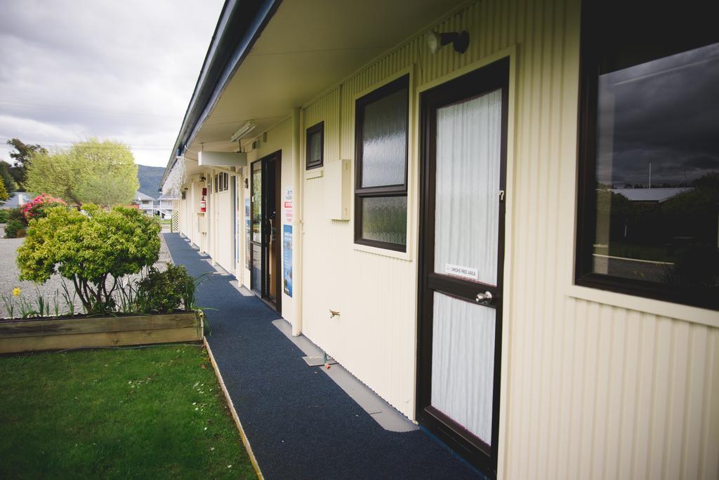Alpenhorn Motel Te Anau Esterno foto