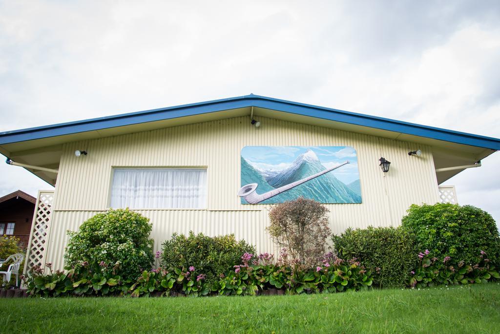 Alpenhorn Motel Te Anau Esterno foto