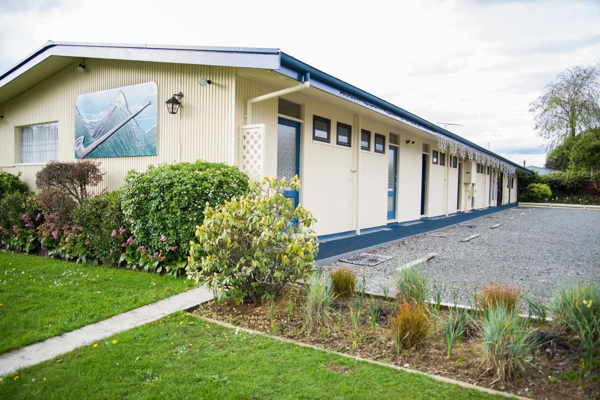 Alpenhorn Motel Te Anau Esterno foto