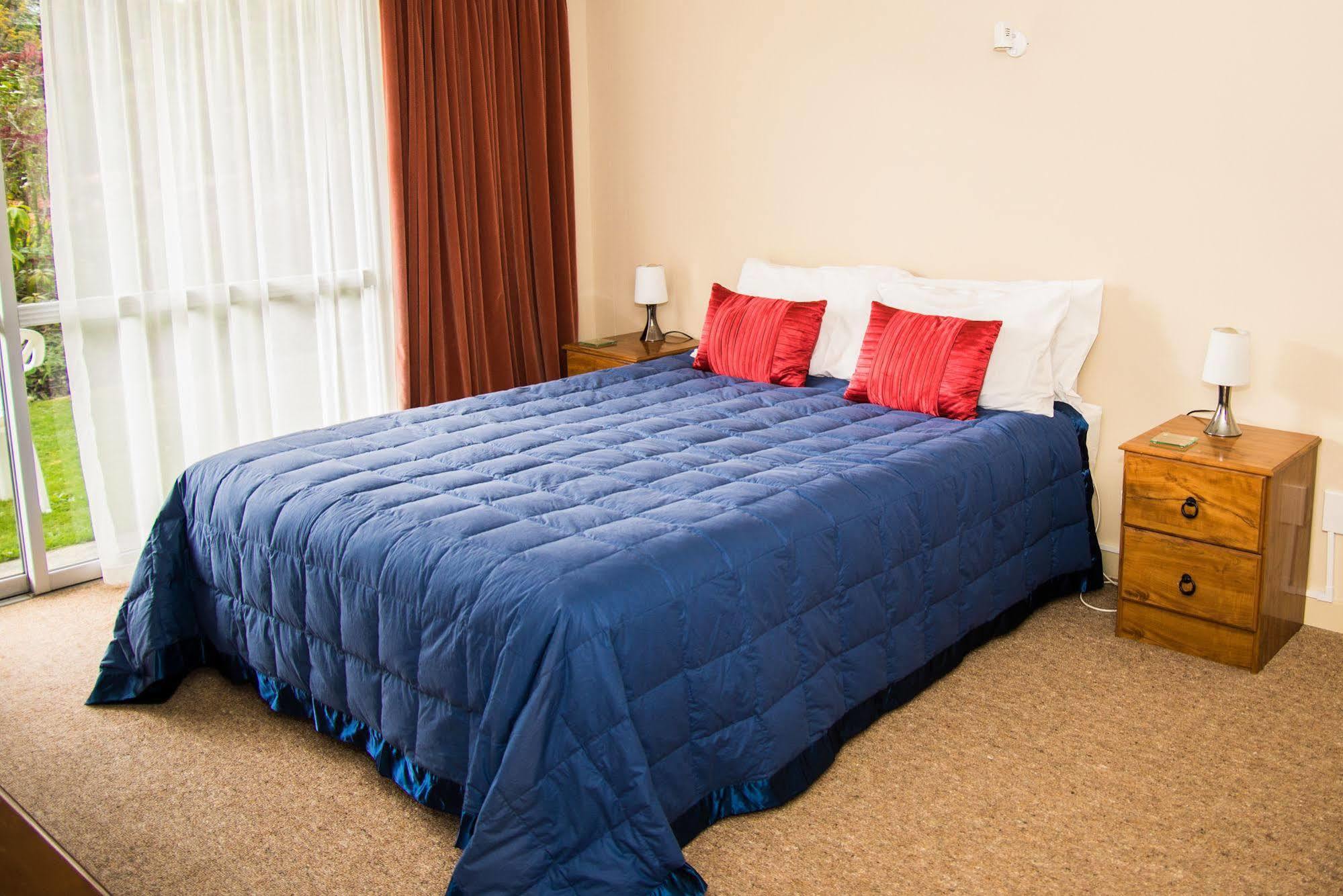 Alpenhorn Motel Te Anau Esterno foto