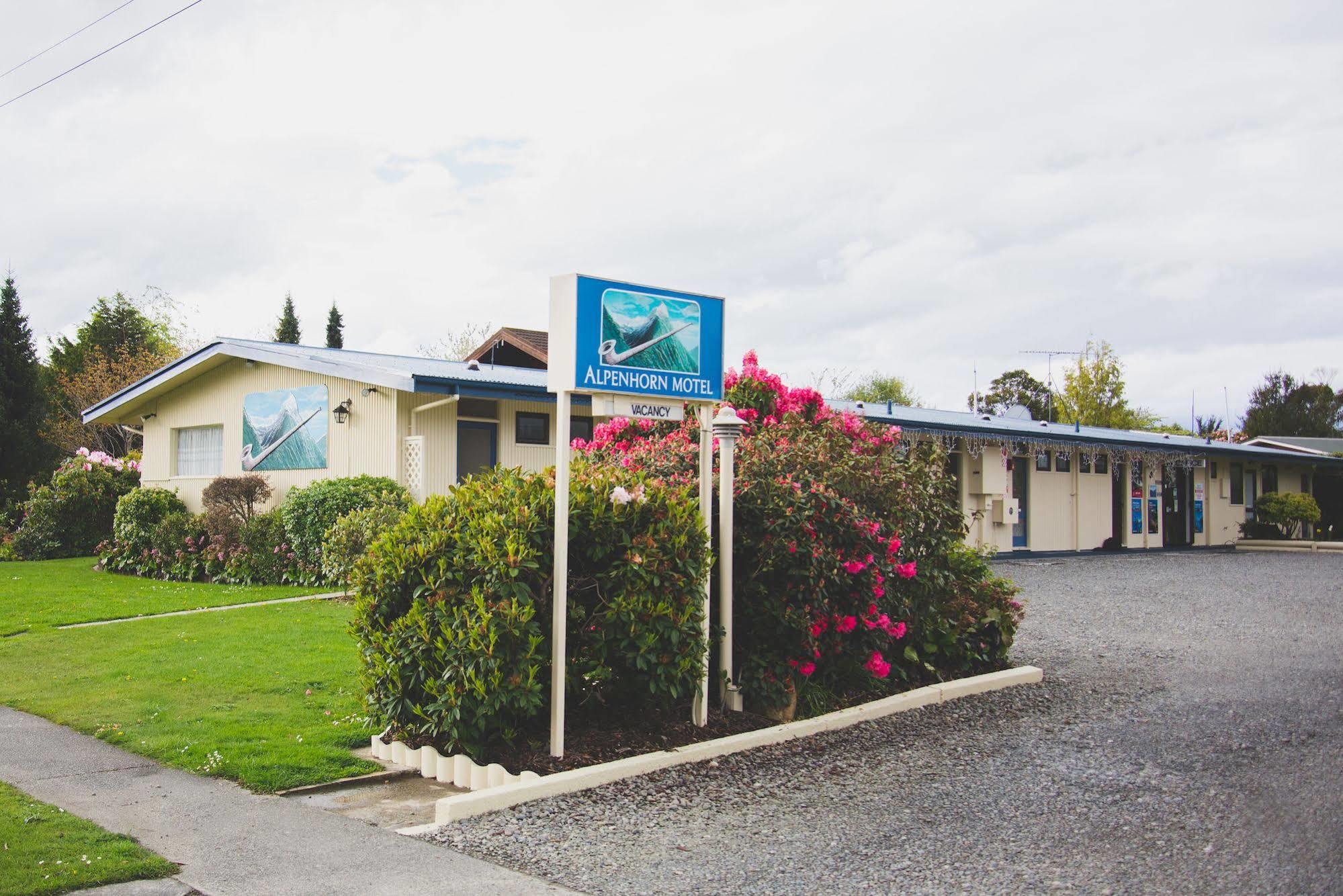 Alpenhorn Motel Te Anau Esterno foto