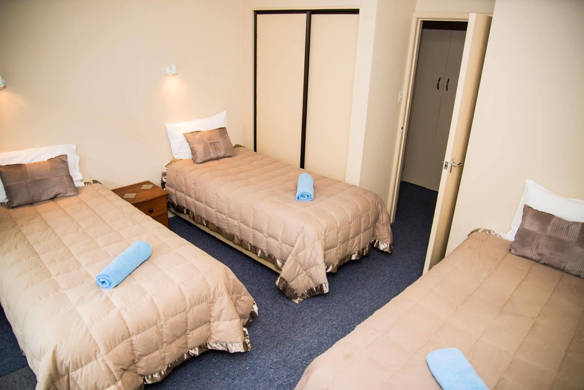 Alpenhorn Motel Te Anau Esterno foto